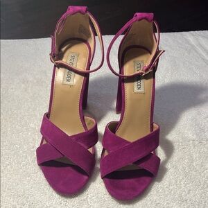 Steve Madden Women's Fuchsia/Berry Open Toe Strappy Heels